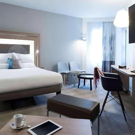 Novotel Chateau De Versailles Exterior photo