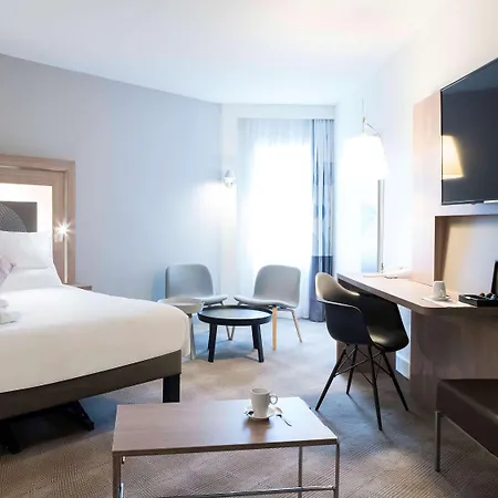 Novotel Chateau De Versailles Exterior photo