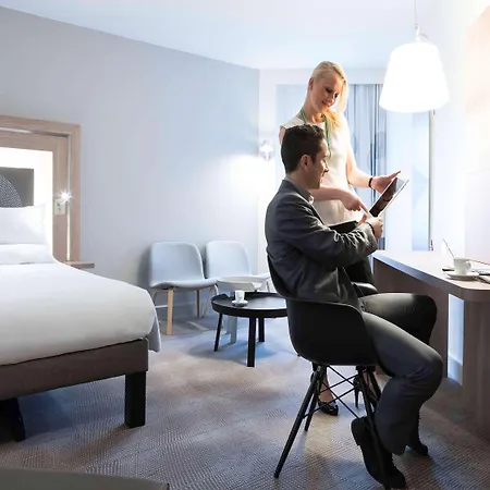 Novotel Chateau De Versailles Exterior photo